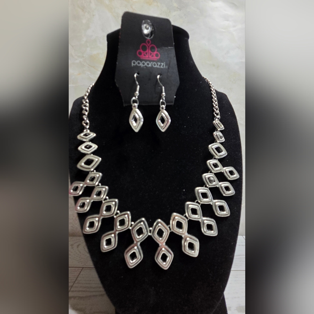 Paparazzi Silver Geometric Necklace and Earring Set